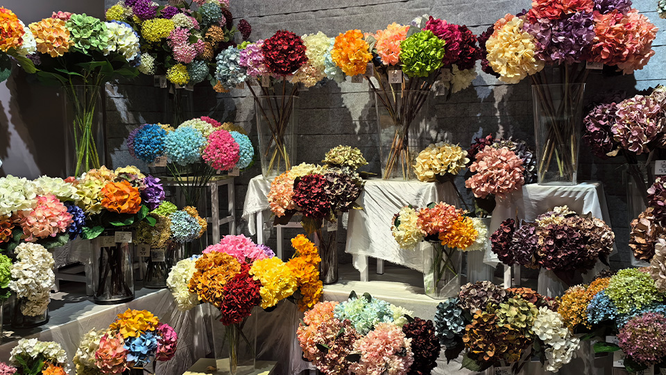 22 Blossoms Without the Sneezes How Artificial Flowers Are Revolutionizing Allergy-Friendly Events-01.jpg 